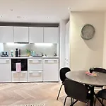 Marsh House - 2 Bedroom Apartment In The Heart Of The City
