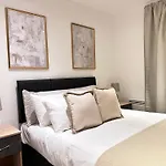 Marsh House - 2 Bedroom Apartment In The Heart Of The City